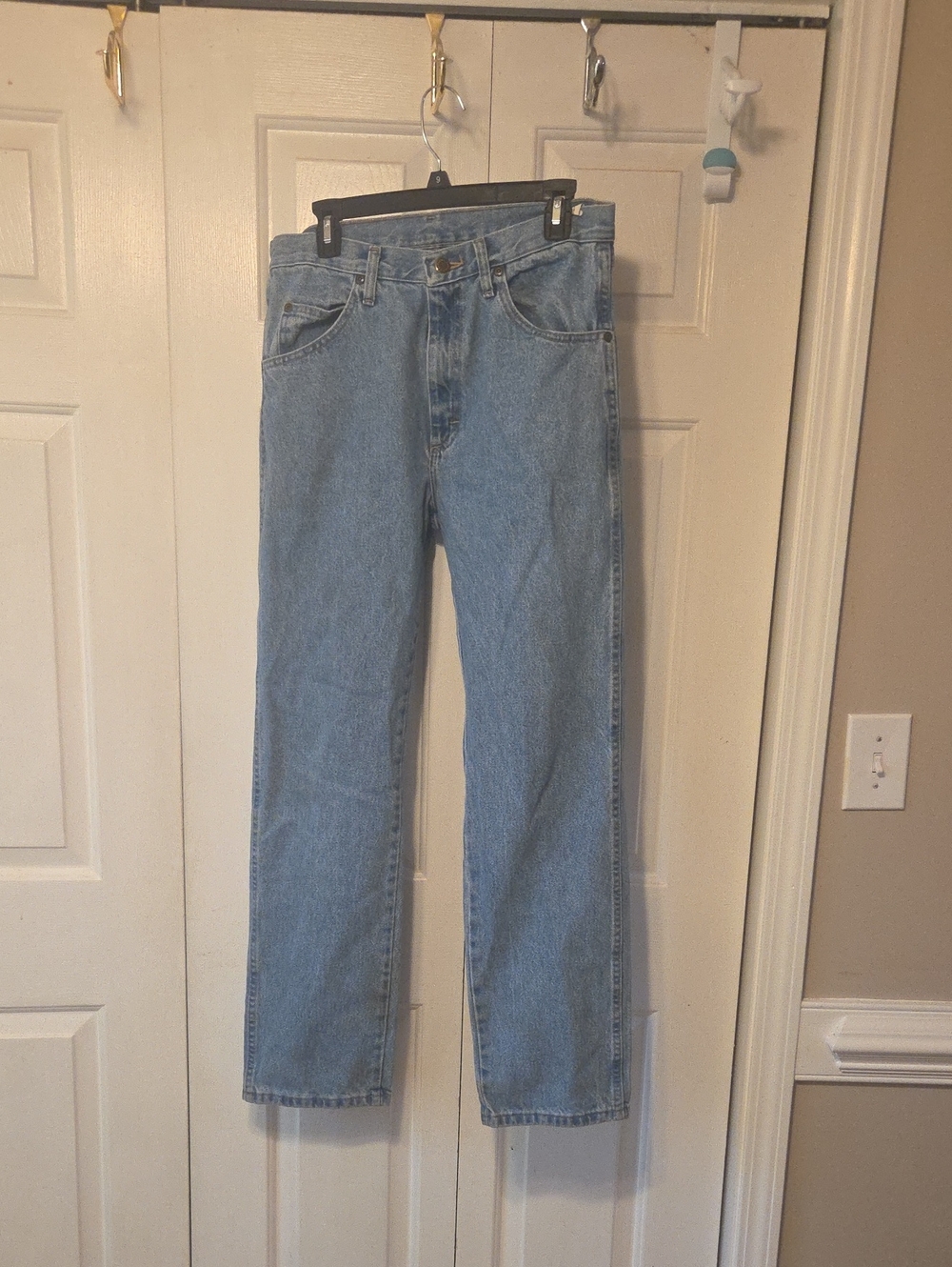 Wrangler Light Blue Straight Jeans - Classic Mid Rise